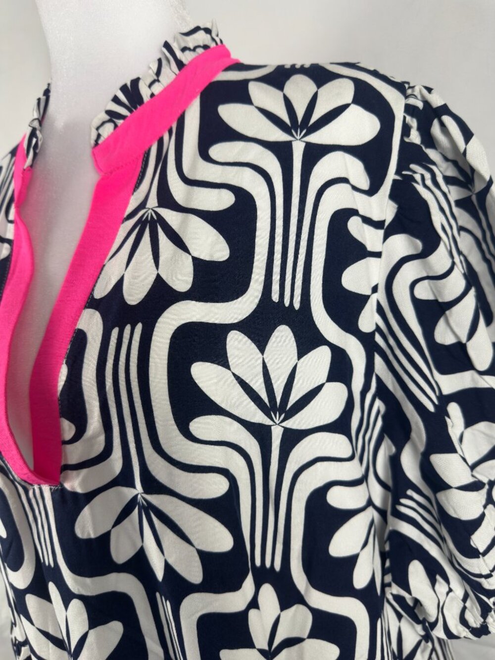 NWT Geometric Floral Dress – Navy/White & Pink Trim – Size 2X Plus Resort Wear - Picture 4 of 12